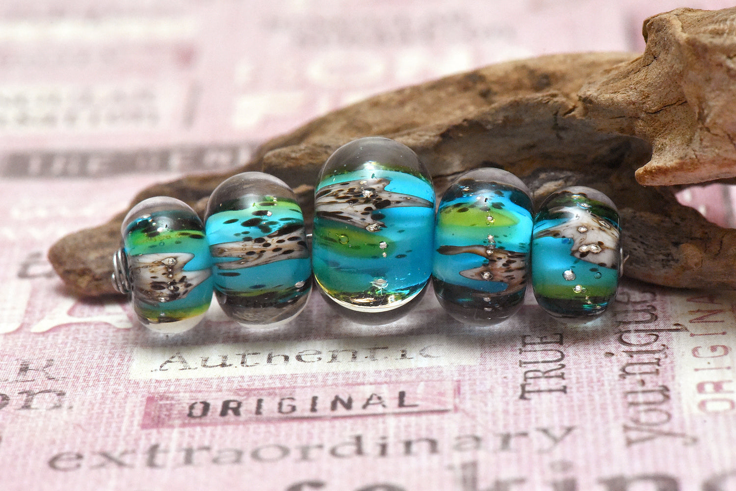 10416411 - Five Graduated Java Moss Pond Rondelle Beads