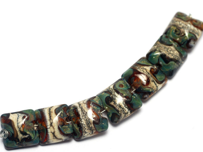 10503604 - Seven Green w/Super Ivory Pillow Beads