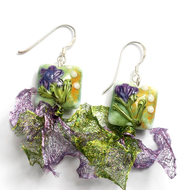 10504504 Earrings using White & Purple Flora Pillow Beads