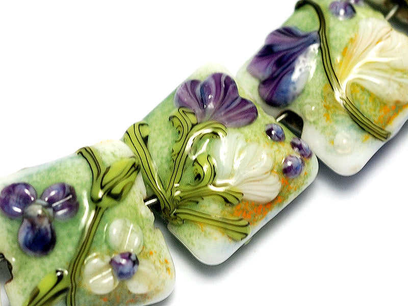 10504504 - Seven White & Purple Flora Pillow Beads