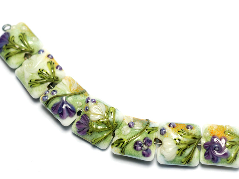 10504504 - Seven White & Purple Flora Pillow Beads