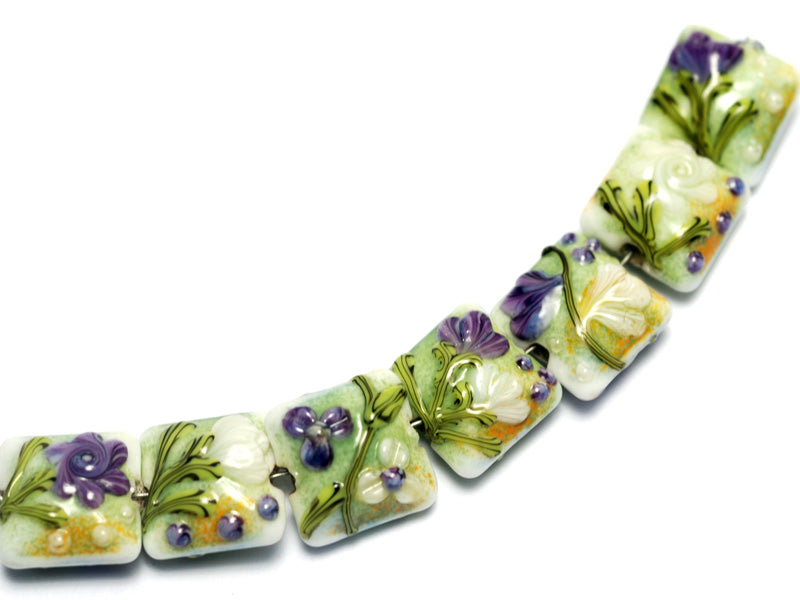 10504504 - Seven White & Purple Flora Pillow Beads