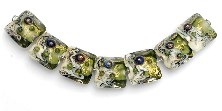 10505204 - Seven Emerald Treasure Pillow Beads