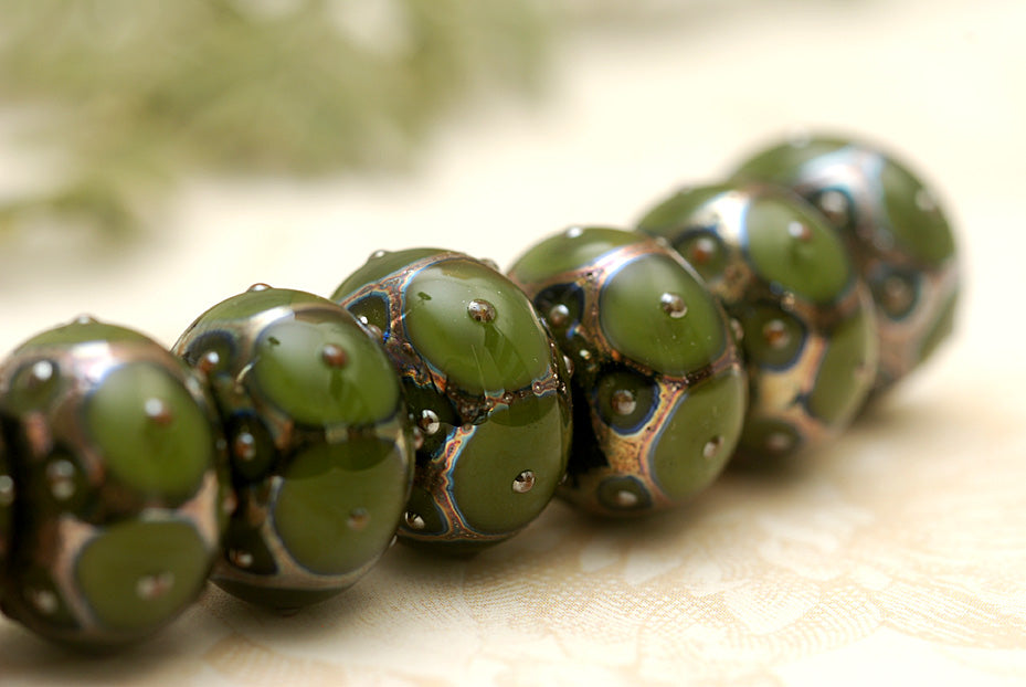 10505301 - Seven Pine Green w/Metal Dots Rondelle Beads