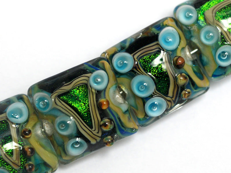 10508314 - Four Mirage Lake Pillow Beads