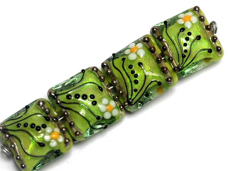 10508414 - Four Spring Green Florals Pillow Beads