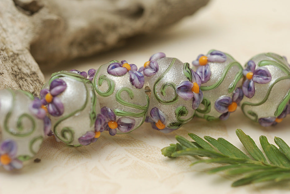 10603901 - Seven Regalia Flower Rondelle Beads
