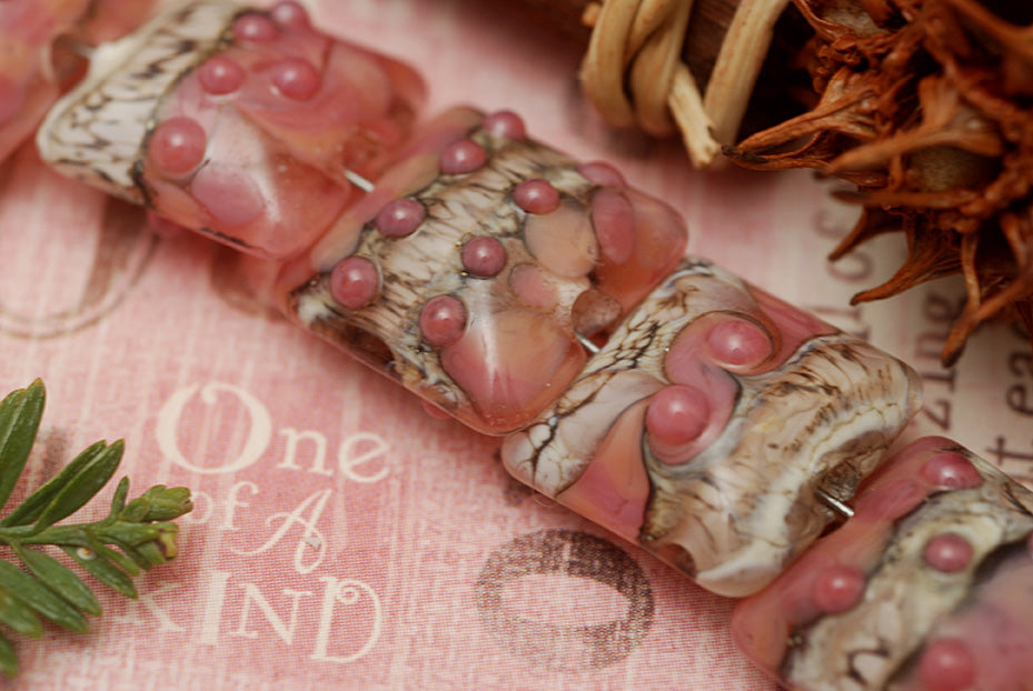 10704304 - Seven Pink/Soft Orange Pillow Beads