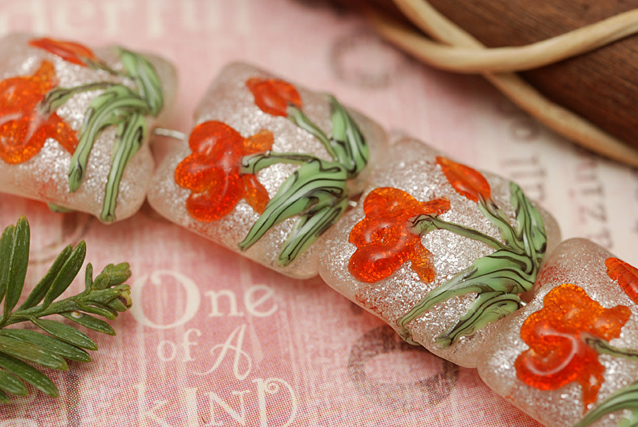 10705914 - Four Vermilion Flower Pillow Beads