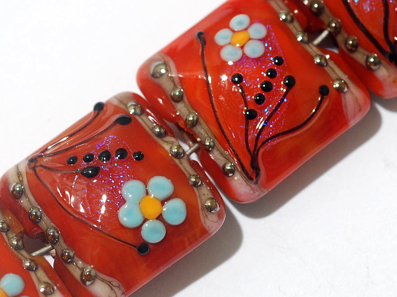 10706514 - Four Vintage Florals Pillow Beads