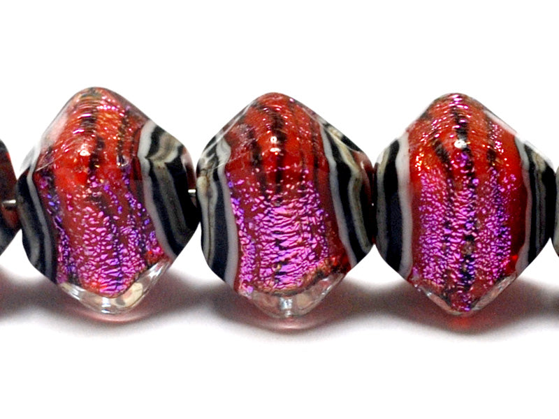10706707 - Five Passion Pink Shimmer Crystal Shaped Beads
