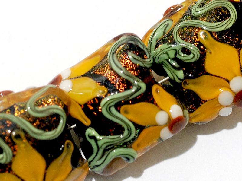 10801804 - Seven Goldie's Elegance Pillow Beads