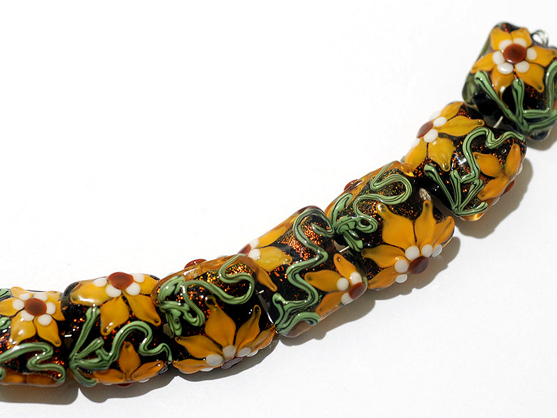 10801804 - Seven Goldie's Elegance Pillow Beads