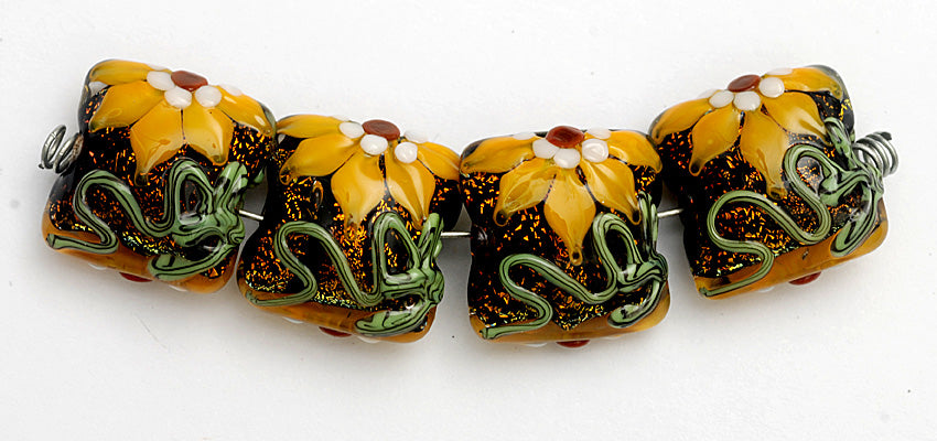 10801814 - Four Goldie's Elegance Pillow Beads