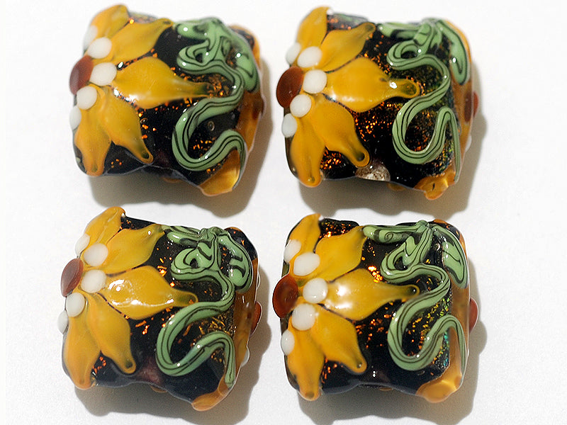 10801814 - Four Goldie's Elegance Pillow Beads