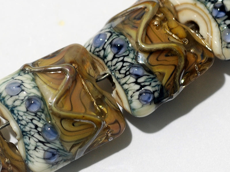10902404 - Seven Beige & Ivory Free Style Pillow Beads