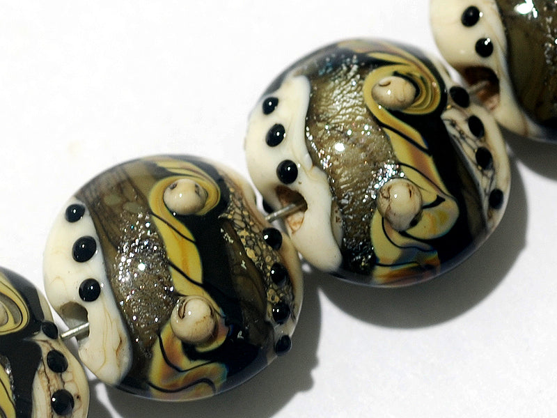 10902912 - Four Dreamers Stardust Lentil Beads