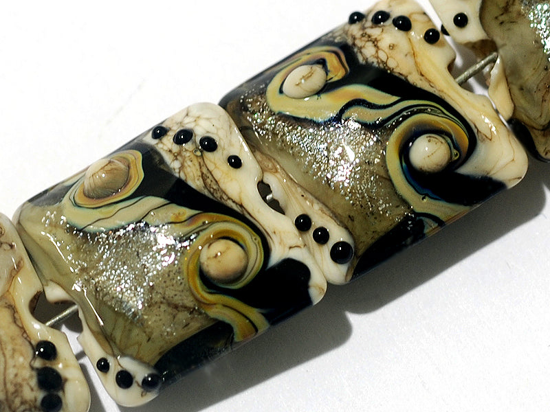 10902914 - Four Dreamers Stardust Pillow Beads