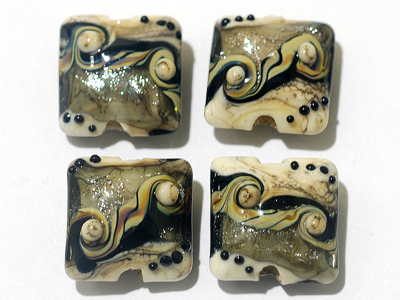 10902914 - Four Dreamers Stardust Pillow Beads