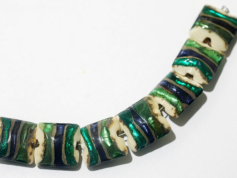 11005504 - Seven Green/Ivory Pillow Beads