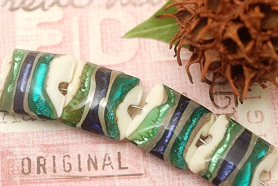 11005514 - Four Green/Ivory Pillow Beads