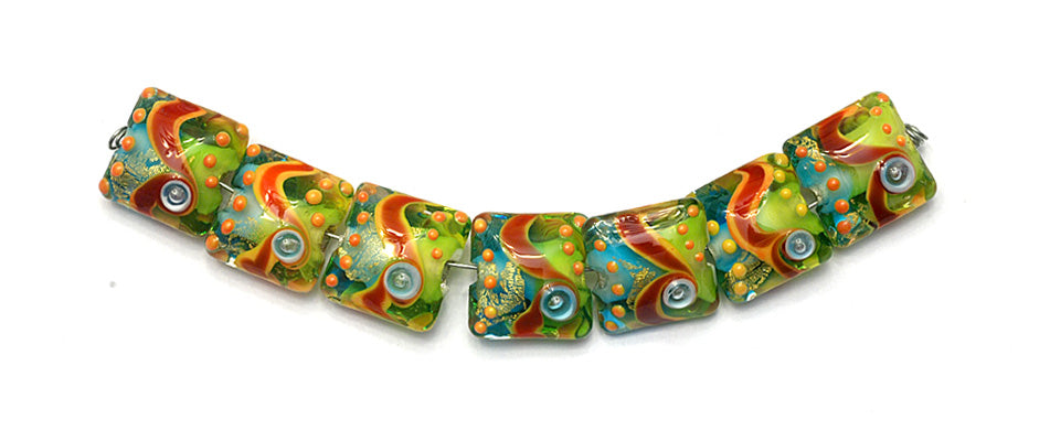 11007104 - Seven Amazon Parrot Pillow Beads