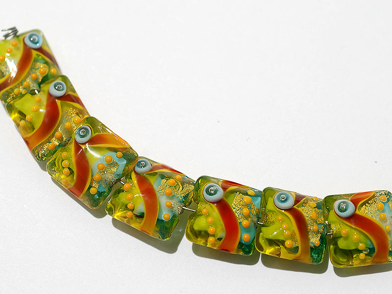 11007104 - Seven Amazon Parrot Pillow Beads