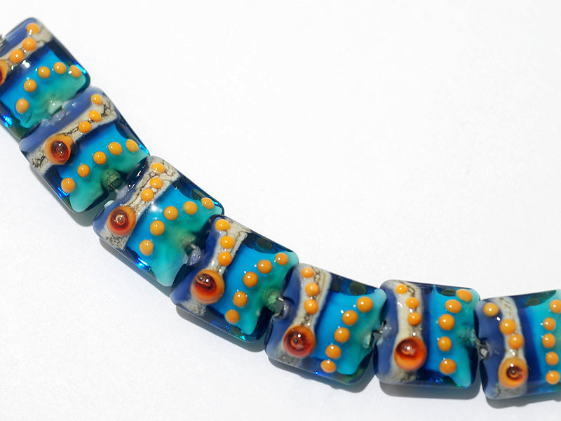 11007204 - Seven Gouldain Finch Pillow Beads