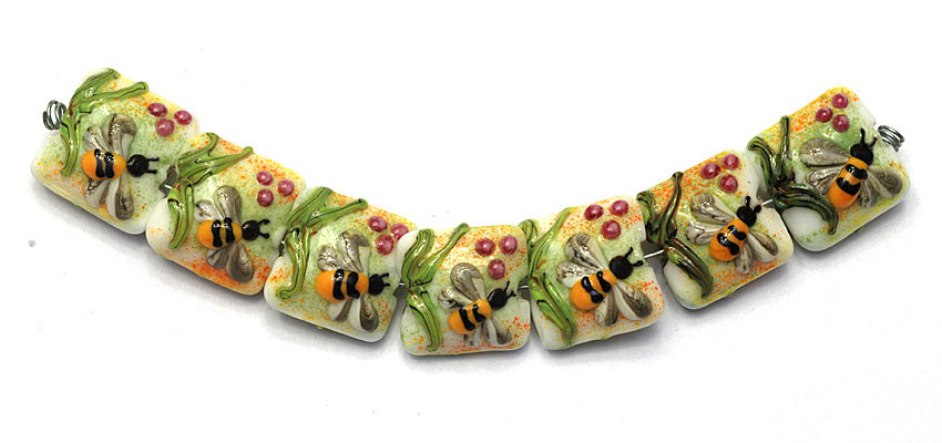11007304 - Seven Bumble Bee Garden Pillow Beads