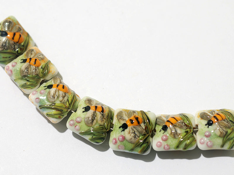 11007304 - Seven Bumble Bee Garden Pillow Beads