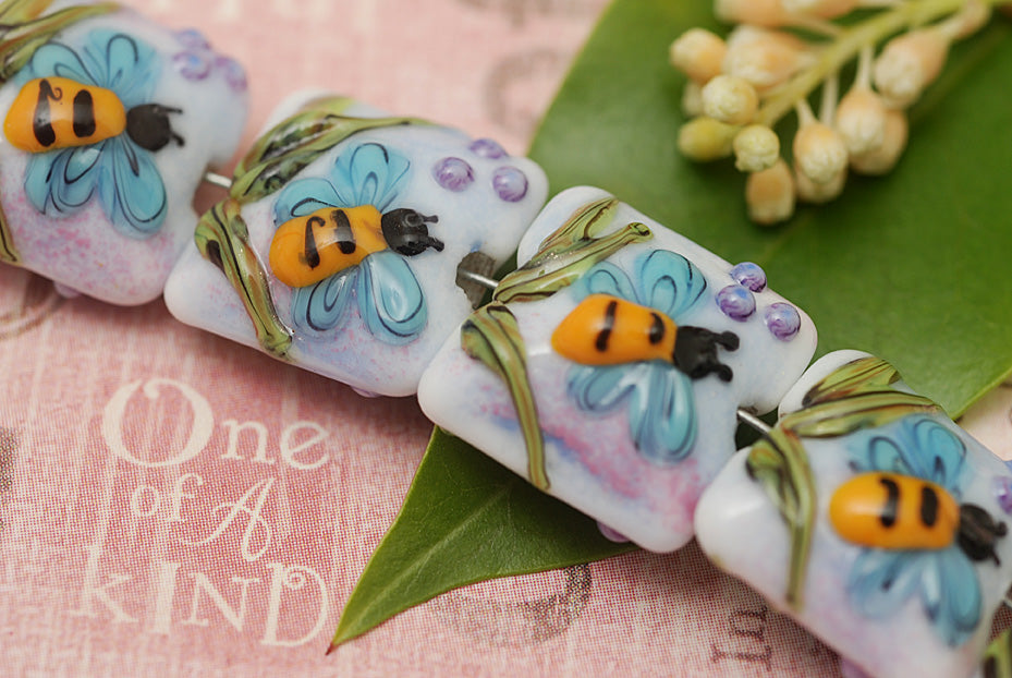 11007404 - Seven Bumble Bee Dreams Pillow Beads