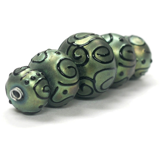 11203811 - Five Grad Green Pearl Surface w/Black Rondelle Beads