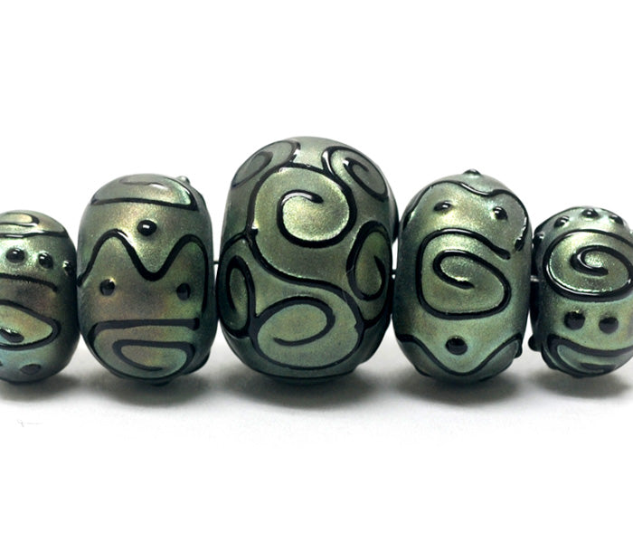 11203811 - Five Grad Green Pearl Surface w/Black Rondelle Beads