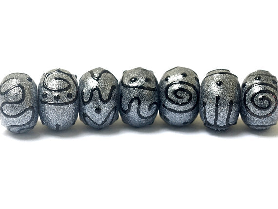11205001 - Seven Gray Pearl Surface w/Black Rondelle Beads