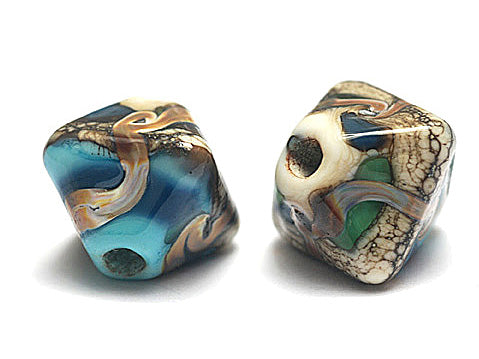 11605607 - Five Turquoise/Ivory Crystal Beads