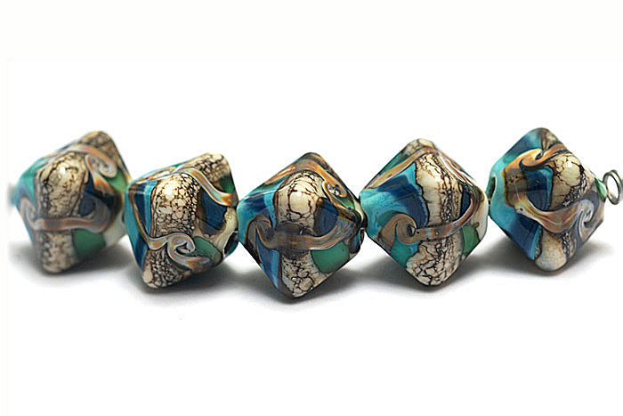 11605607 - Five Turquoise/Ivory Crystal Beads