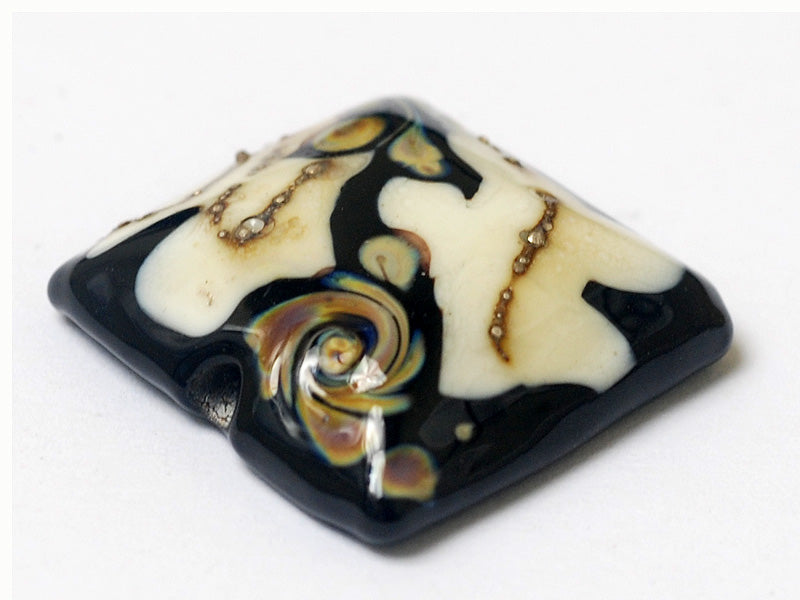 11809504 - Black/Ivory & Beige Pillow Focal Bead