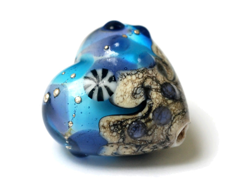 11815905 - Seashell Beach Heart Bead