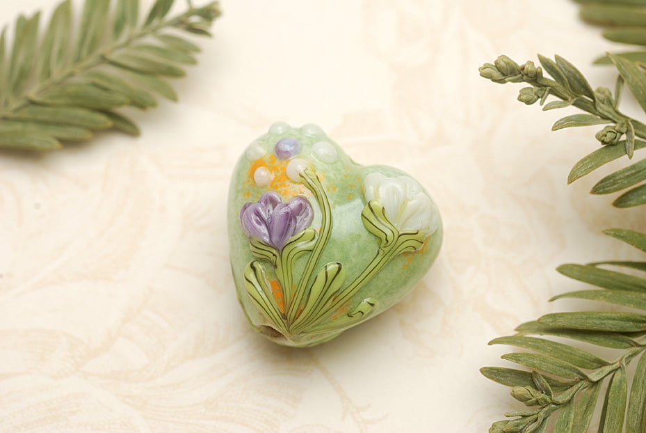 11819105 - Green w/White & Purple Flora Heart