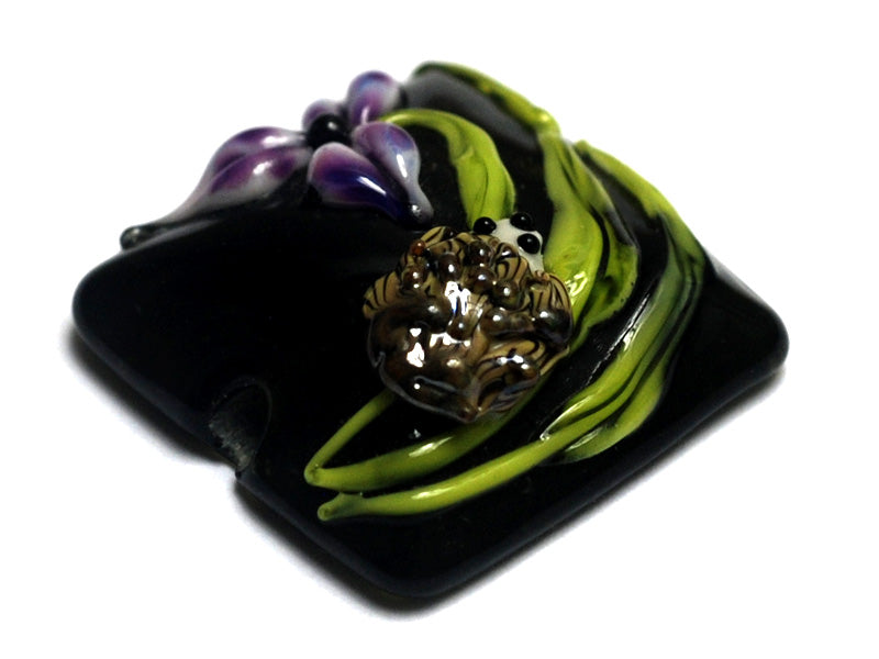 11839104 - Iris and Critter Pillow Focal Bead