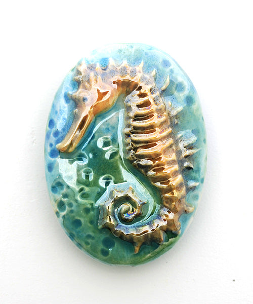 PM022432 - 24x32mm Porcelain Puffed Oval Seahorse