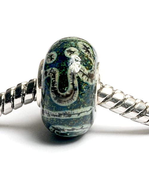 SC10063 - Large Hole Green w/Stringer Rondelle Bead