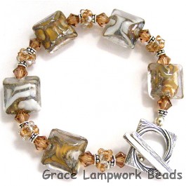 10303404 Bracelet using Ivory w/Crystal Clear Pillow Beads